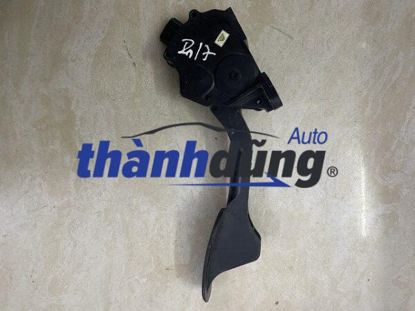 BÀN ĐẠP CHÂN GA TOYOTA HILUX 2015