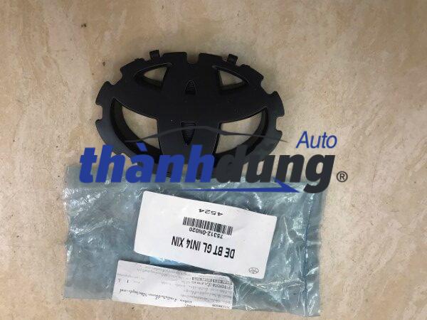ĐẾ BẮT LOGO TOYOTA INNOVA 2011