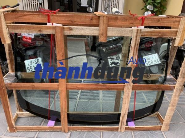 KÍNH CHẮN GIÓ NISSAN TERRA 2019