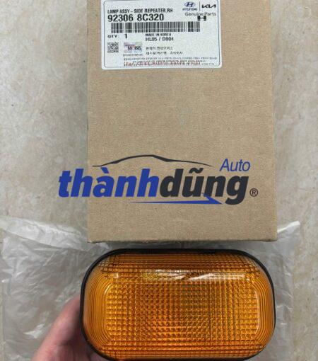XI NHAN SƯỜN XE HYUNDAI COUNTY 2011 | 923068C320