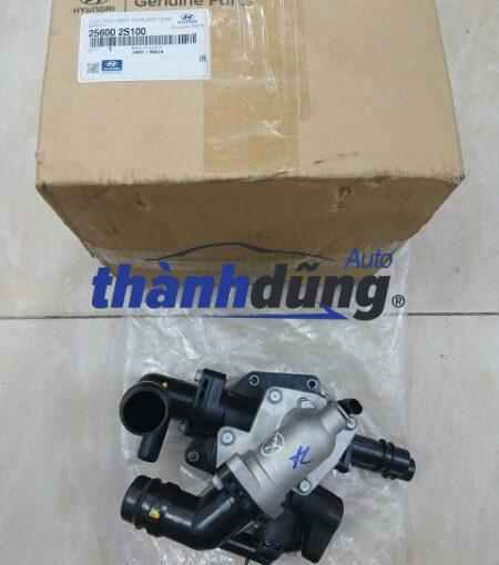 CỤM VAN HẰNG NHIỆT XE HYUNDAI SANTAFE 2024 | 256002S100